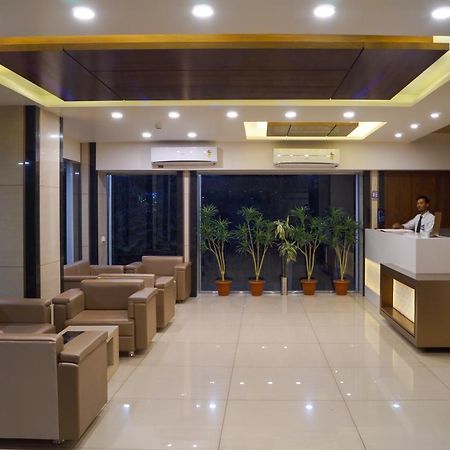 Hotel Midtown Vadodara Eksteriør bilde