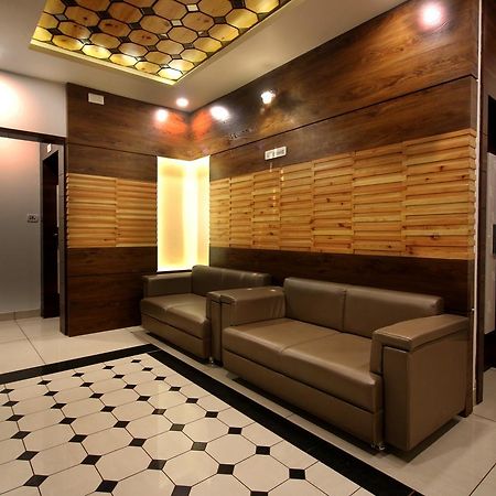 Hotel Midtown Vadodara Eksteriør bilde