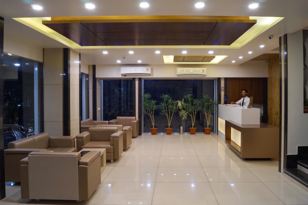 Hotel Midtown Vadodara Eksteriør bilde