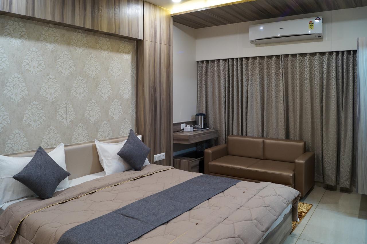 Hotel Midtown Vadodara Eksteriør bilde
