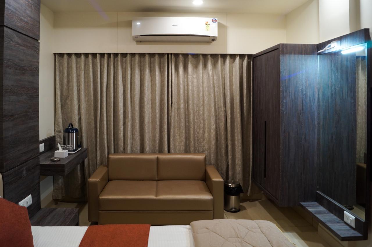 Hotel Midtown Vadodara Eksteriør bilde