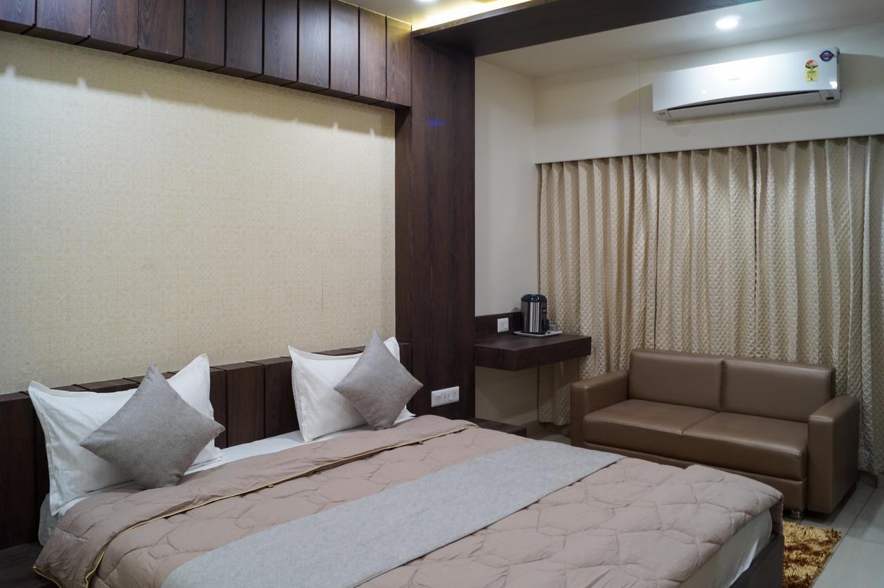 Hotel Midtown Vadodara Eksteriør bilde