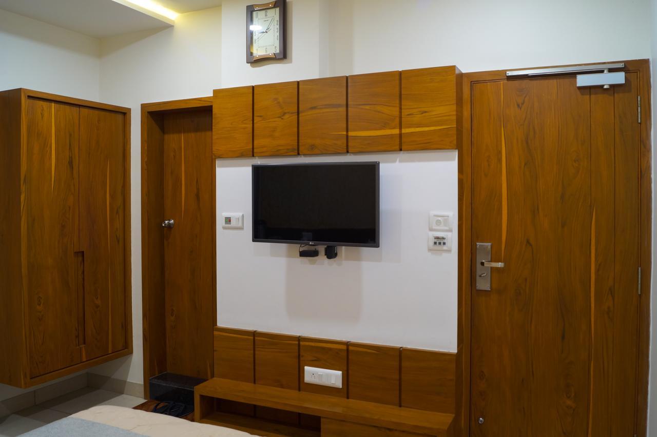 Hotel Midtown Vadodara Eksteriør bilde