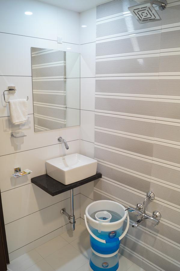 Hotel Midtown Vadodara Eksteriør bilde