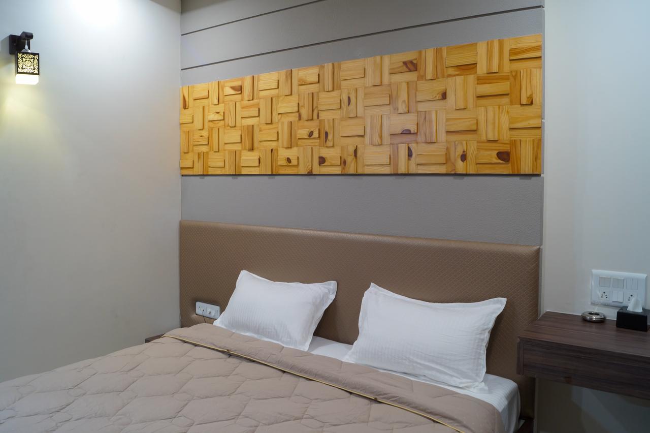 Hotel Midtown Vadodara Eksteriør bilde