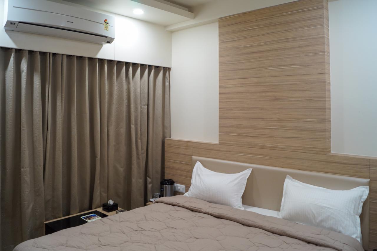 Hotel Midtown Vadodara Eksteriør bilde