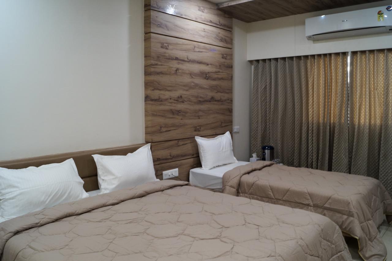 Hotel Midtown Vadodara Eksteriør bilde